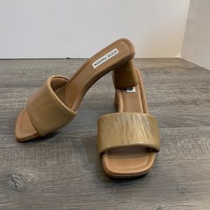 Steve Madden Saged leather and wood heeled sandals size 7.5